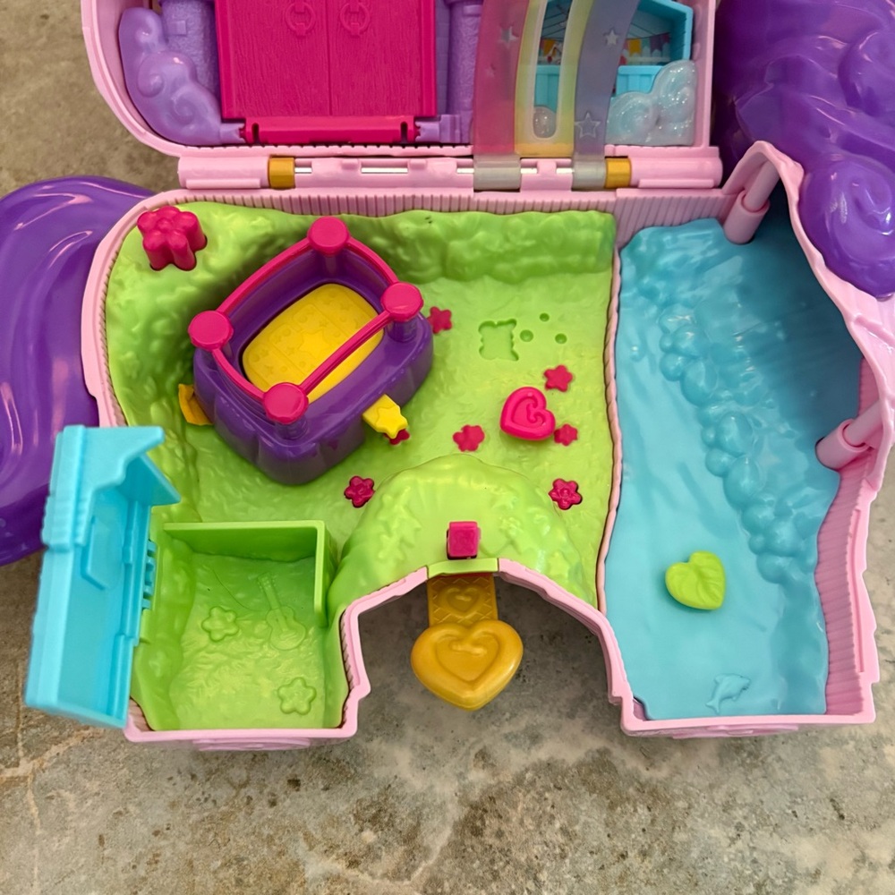 Polly Pocket Unicorn Party Play Set Shell One Doll As Is Travel Toy Summer - Picture 3 of 6